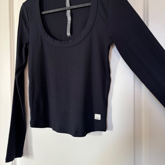 Vuori Women's Long Sleeve Pose Scoop Tee Black Size medium - Picture 6 of 14